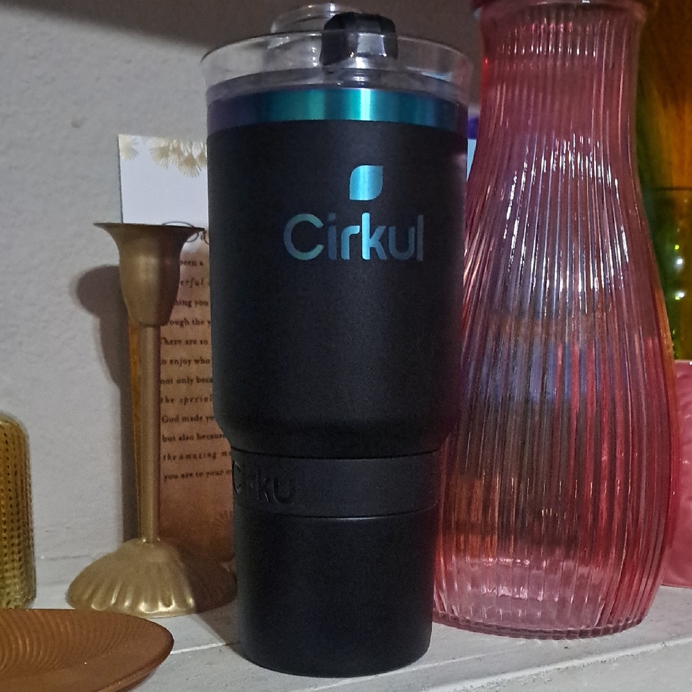 Cirkul Black and Blue Holographic Tumbler
